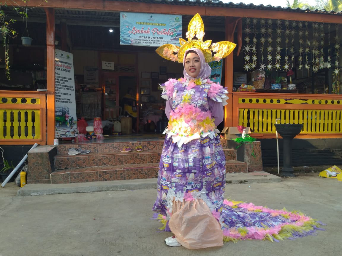 Baju Karnaval Ungu