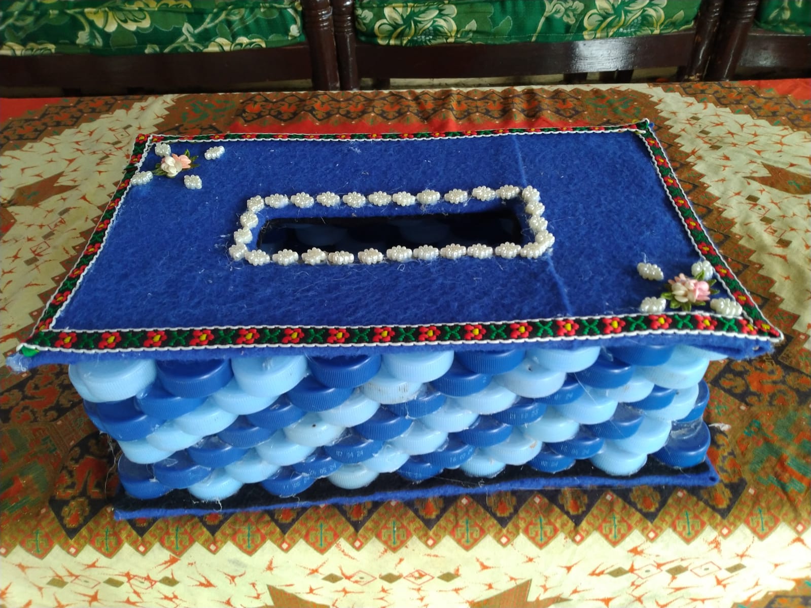 Tempat Tisue Besar dari Tutup Botol